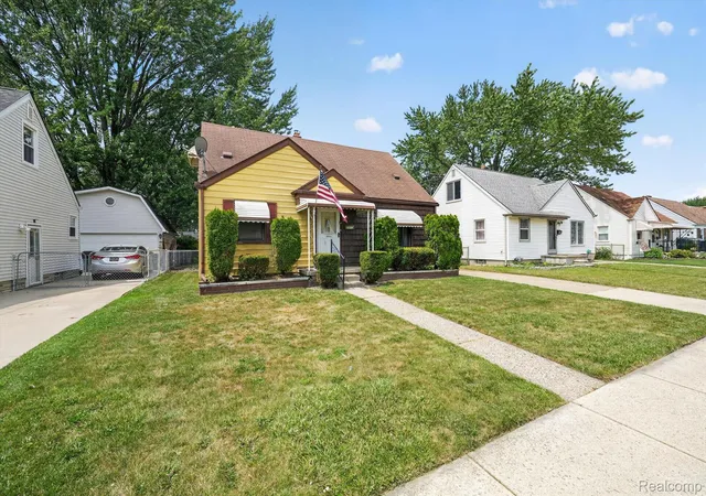 Photo 2 of Single family home for sale at 25199 Cole St, Roseville, MI 48066 | MLS# 20261057632 | Listing updated on 2026-07-30