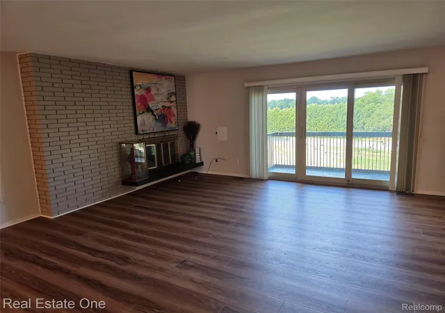 Listing Photo 2 - Condo for sale in building located at 2027 Klingensmith Rd, Bloomfield Hills, MI 48302 - Unit #70