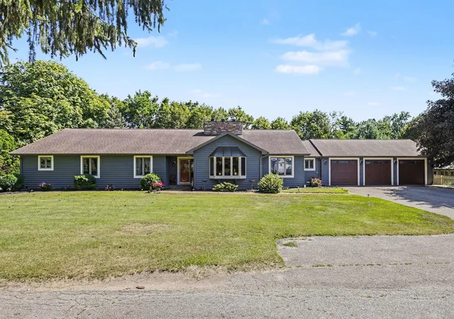 Photo 4 of Single family home for sale at 2390 Sycamore Path, Saint Joseph, MI 49085 | MLS# 69026038308 | Listing updated on 2026-08-31