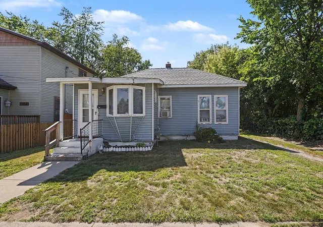 1st image of 1010 Kalamazoo St, South Haven, MI 49090 | MLS# 66026038306