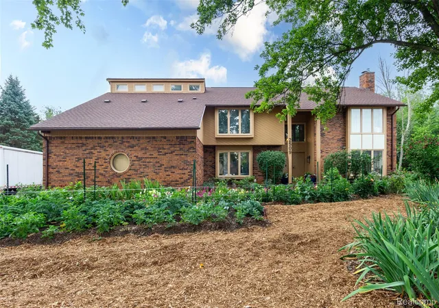 2nd image of 2509 Munster Rd, Rochester Hills, MI 48309 | MLS# 20261057653
