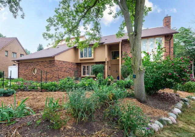 3rd image of 2509 Munster Rd, Rochester Hills, MI 48309 | MLS# 20261057653