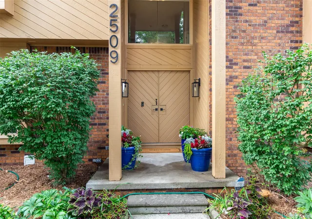 5th image of 2509 Munster Rd, Rochester Hills, MI 48309 | MLS# 20261057653