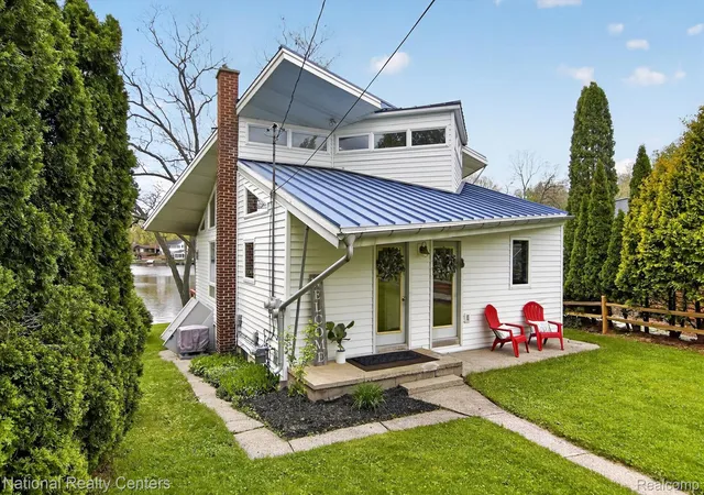 Photo 1 of Single family home for sale at 11505 Sunset Blvd, Pinckney, MI 48169 | MLS# 20261057661 | Listing updated on 2026-08-23