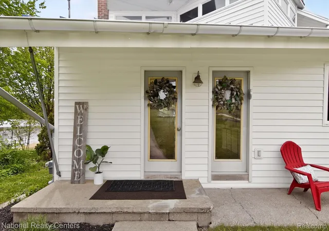 Photo 3 of Single family home for sale at 11505 Sunset Blvd, Pinckney, MI 48169 | MLS# 20261057661 | Listing updated on 2026-08-23