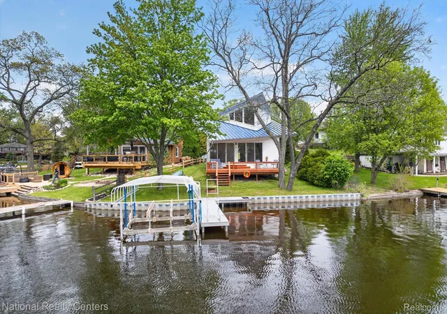 Photo 4 of Single family home for sale at 11505 Sunset Blvd, Pinckney, MI 48169 | MLS# 20261057661 | Listing updated on 2026-08-23