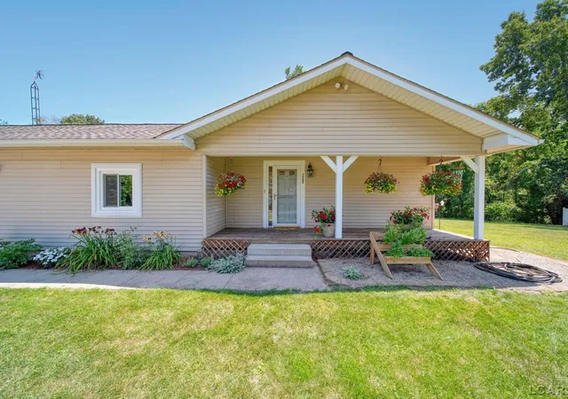 Photo 3 of Single family home for sale at 6573 Pawson Rd, Onsted, MI 49265 | MLS# 56050216097 | Listing updated on 2026-08-31