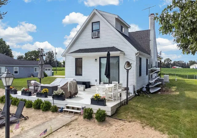 Photo 1 of Single family home for sale at 71259 Mathers Rd, White Pigeon, MI 49099 | MLS# 68026038332 | Listing updated on 2026-09-12