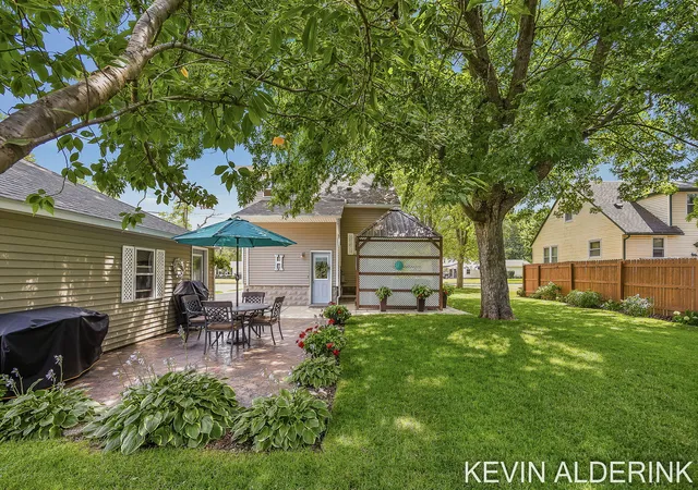 3rd image of 136 S Fairview Rd, Zeeland, MI 49464 | MLS# 71026038340