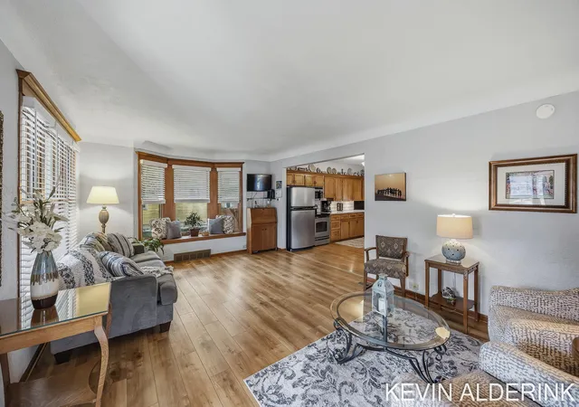 5th image of 136 S Fairview Rd, Zeeland, MI 49464 | MLS# 71026038340