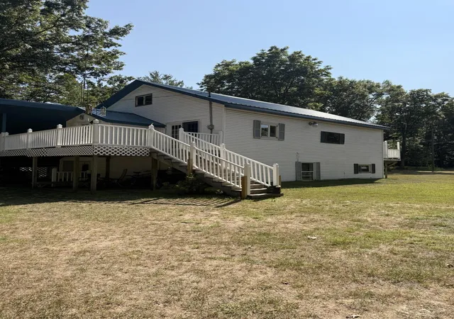 Photo 3 of Single family home for sale at 554 N Morris St, Pentwater, MI 49449 | MLS# 71026038338 | Listing updated on 2026-09-15