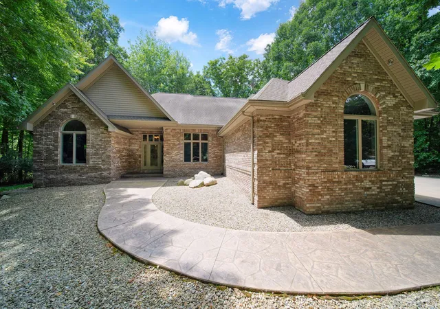 Photo 1 of Single family home for sale at 2500 Reynolds Rd, Jackson, MI 49201 | MLS# 55026038344 | Listing updated on 2026-07-24