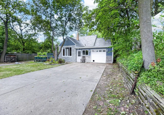 1st image of 1202 Pinehurst Blvd, Kalamazoo, MI 49006 | MLS# 66026038347
