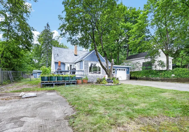 Photo 3 of Single family home for sale at 1202 Pinehurst Blvd, Kalamazoo, MI 49006 | MLS# 66026038347 | Listing updated on 2026-09-11