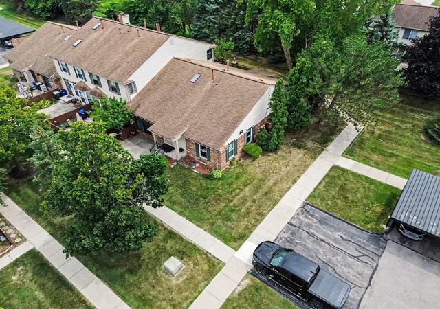 4th image of 41325 Southwind Dr, Canton, MI 48188 | MLS# 81026038359