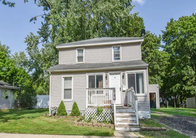 Photo 1 of Single family home for sale at 135 S Manning St, Hillsdale, MI 49242 | MLS# 62026038364 | Listing updated on 2026-09-09