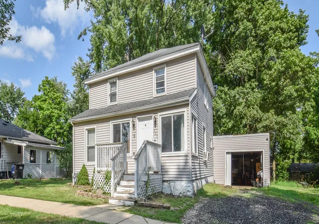 Photo 2 of Single family home for sale at 135 S Manning St, Hillsdale, MI 49242 | MLS# 62026038364 | Listing updated on 2026-09-09
