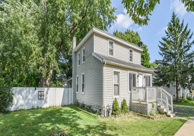 Photo 3 of Single family home for sale at 135 S Manning St, Hillsdale, MI 49242 | MLS# 62026038364 | Listing updated on 2026-09-09