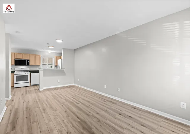 3rd image of 23348 Redman Ct, Trenton, MI 48183