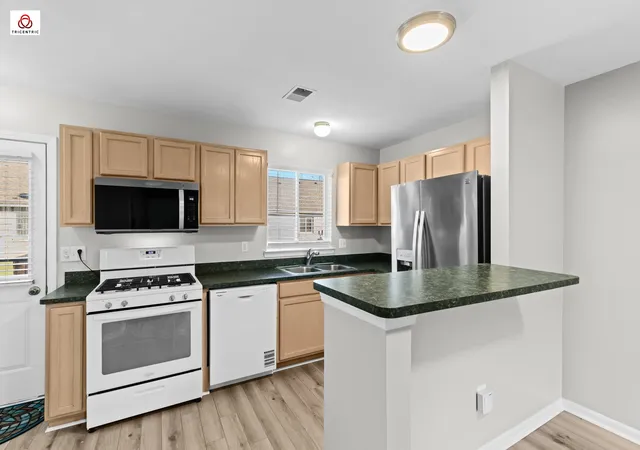 4th image of 23348 Redman Ct, Trenton, MI 48183