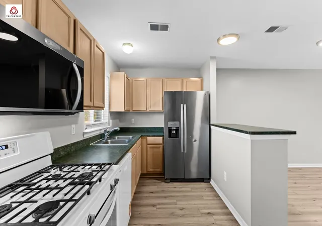 5th image of 23348 Redman Ct, Trenton, MI 48183