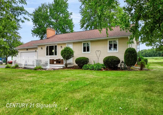 3rd image of 455 S Vernon Rd, Venice Township Shiawassee, MI 48817 | MLS# 5050216119