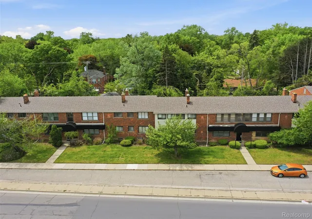 Listing Photo 2 - Condo for sale in building located at 25707 Woodward Ave, Royal Oak, MI 48067