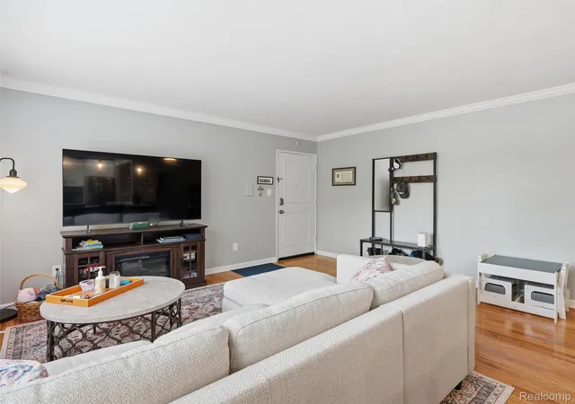 Listing Photo 5 - Condo for sale in building located at 25707 Woodward Ave, Royal Oak, MI 48067