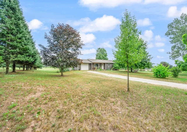 3rd image of 23886 Newcosta Ave, Paris, MI 49338 | MLS# 72026038376
