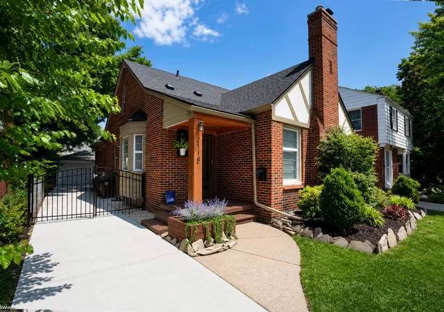 2nd image of 2118 Lennon St, Grosse Pointe Woods, MI 48236 | MLS# 58050216125