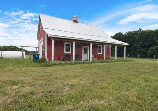 3rd image of 7946 Valley Rd, Honor, MI 49640 | MLS# 78080071472