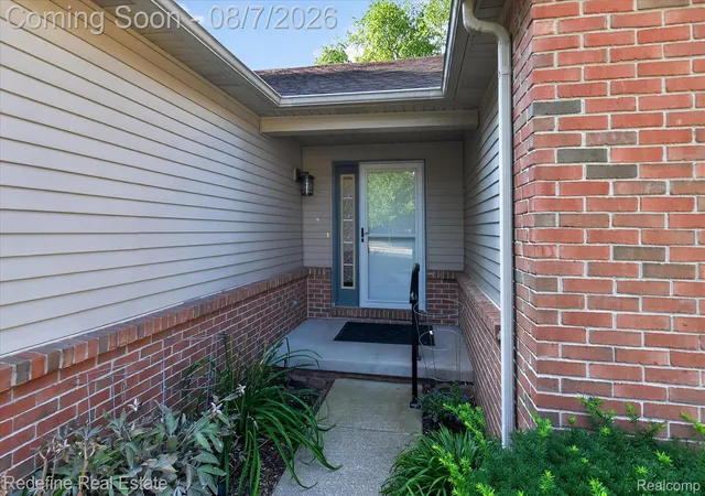 3rd image of 226 Crestlawn Dr, Whitmore Lake, MI 48189