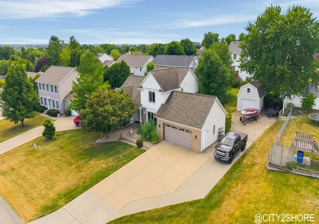 3rd image of 6719 Crown Point Dr, Hudsonville, MI 49426 | MLS# 65026038381