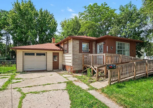 Photo 2 of Single family home for sale at 802 24th Street, Bay City, MI 48708 | MLS# 61050216133 | Listing updated on 2026-09-01