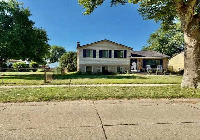 Photo 2 of Single family home for sale at 15046 Annapolis Dr, Sterling Heights, MI 48313 | MLS# 58050216134 | Listing updated on 2026-09-15