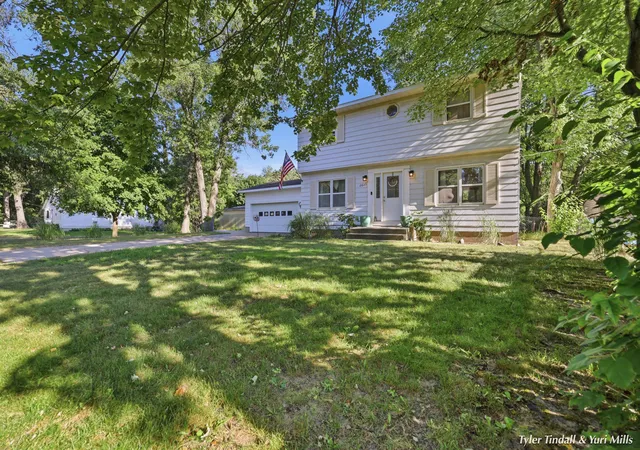 Photo 3 of Single family home for sale at 2029 Southland Dr, Muskegon, MI 49442 | MLS# 71026038386 | Listing updated on 2026-09-09