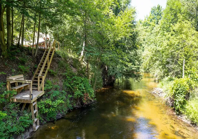 2nd image of 15570 Betsie River Dr, Thompsonville, MI 49683 | MLS# 78080071477