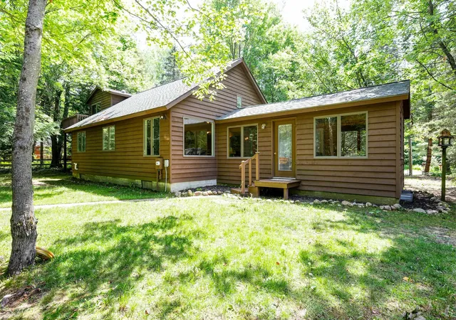 Photo 3 of Single family home for sale at 15570 Betsie River Dr, Thompsonville, MI 49683 | MLS# 78080071477 | Listing updated on 2026-09-15