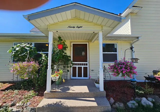 Photo 3 of Single family home for sale at 98 Mud Lake Rd, West Branch, MI 48661 | MLS# 77080071479 | Listing updated on 2026-09-07