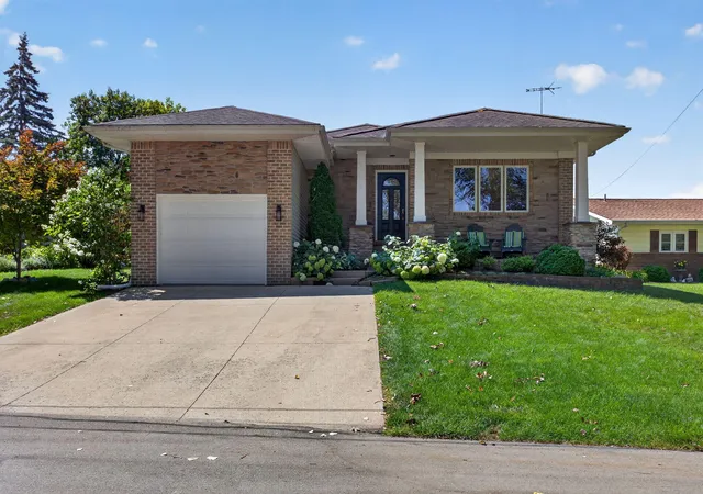 Photo 3 of Single family home for sale at 2175 Wamplers Hts Dr, Brooklyn, MI 49230 | MLS# 55026038399 | Listing updated on 2026-09-13