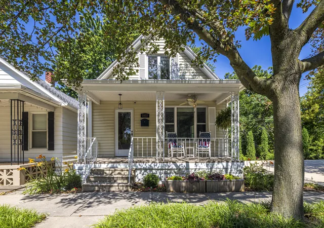 2nd image of 1022 Lake Blvd, Saint Joseph, MI 49085 | MLS# 69026038395