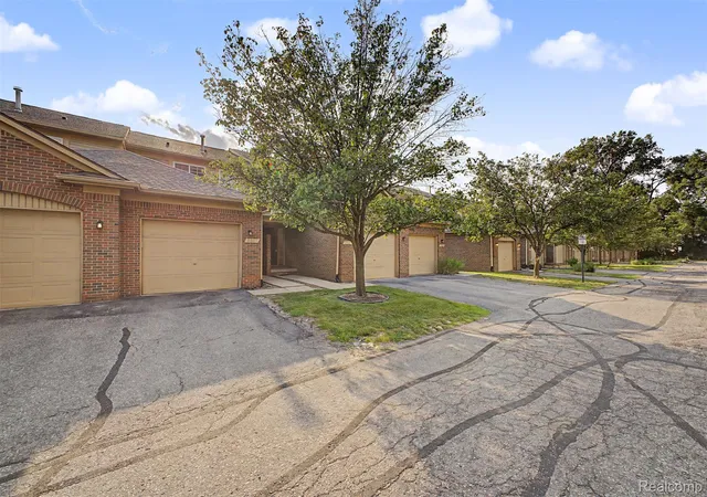 Photo 2 of Condo for sale at 9025 Newport Way, Livonia, MI 48150 | MLS# 20261057750 | Listing updated on 2026-08-29