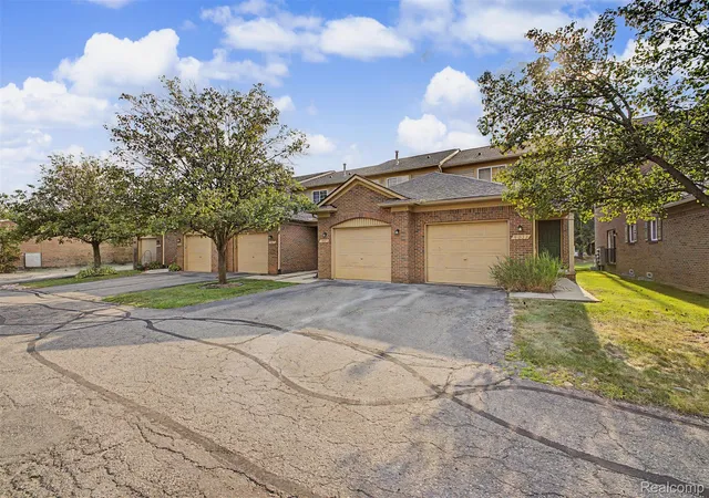 Photo 3 of Condo for sale at 9025 Newport Way, Livonia, MI 48150 | MLS# 20261057750 | Listing updated on 2026-08-29