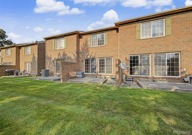 Listing Photo 4 - Condo for sale in building located at 9025 Newport Wy, Livonia, MI 48150