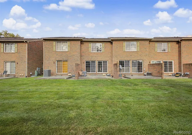 Listing Photo 5 - Condo for sale in building located at 9025 Newport Wy, Livonia, MI 48150