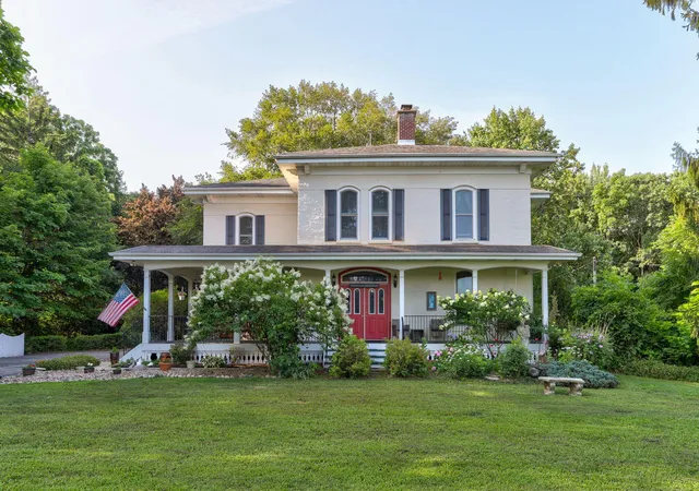 1st image of 72861 8th Ave, South Haven, MI 49090 | MLS# 69026038402