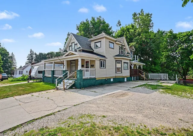 1st image of 810 E Division St, Cadillac, MI 49601 | MLS# 78080071485