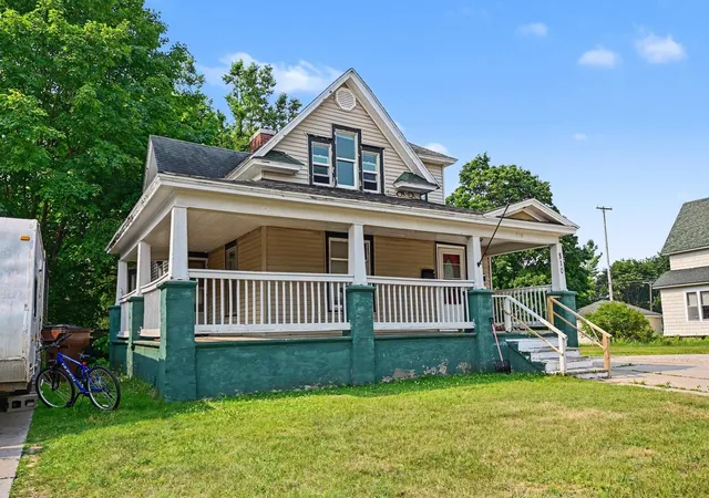 2nd image of 810 E Division St, Cadillac, MI 49601 | MLS# 78080071485