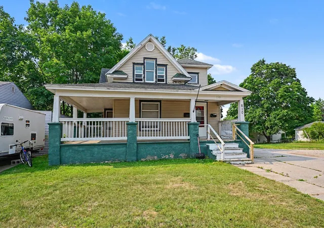 5th image of 810 E Division St, Cadillac, MI 49601 | MLS# 78080071485