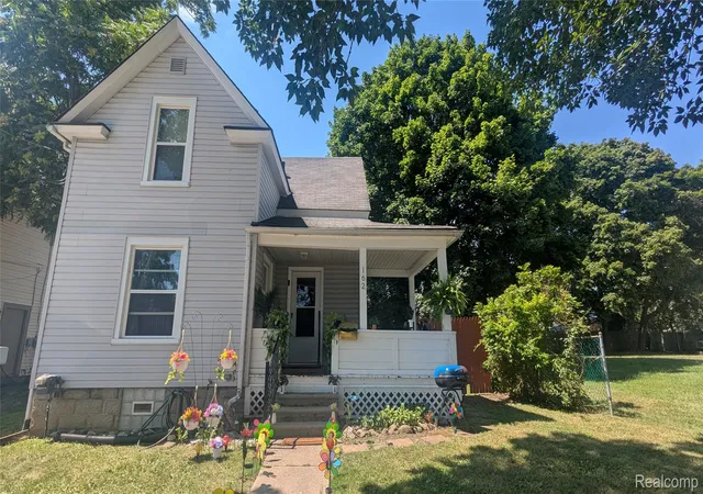 Photo 1 of Single family home for sale at 162 Perkins St, Pontiac, MI 48342 | MLS# 20261057761 | Listing updated on 2026-08-06